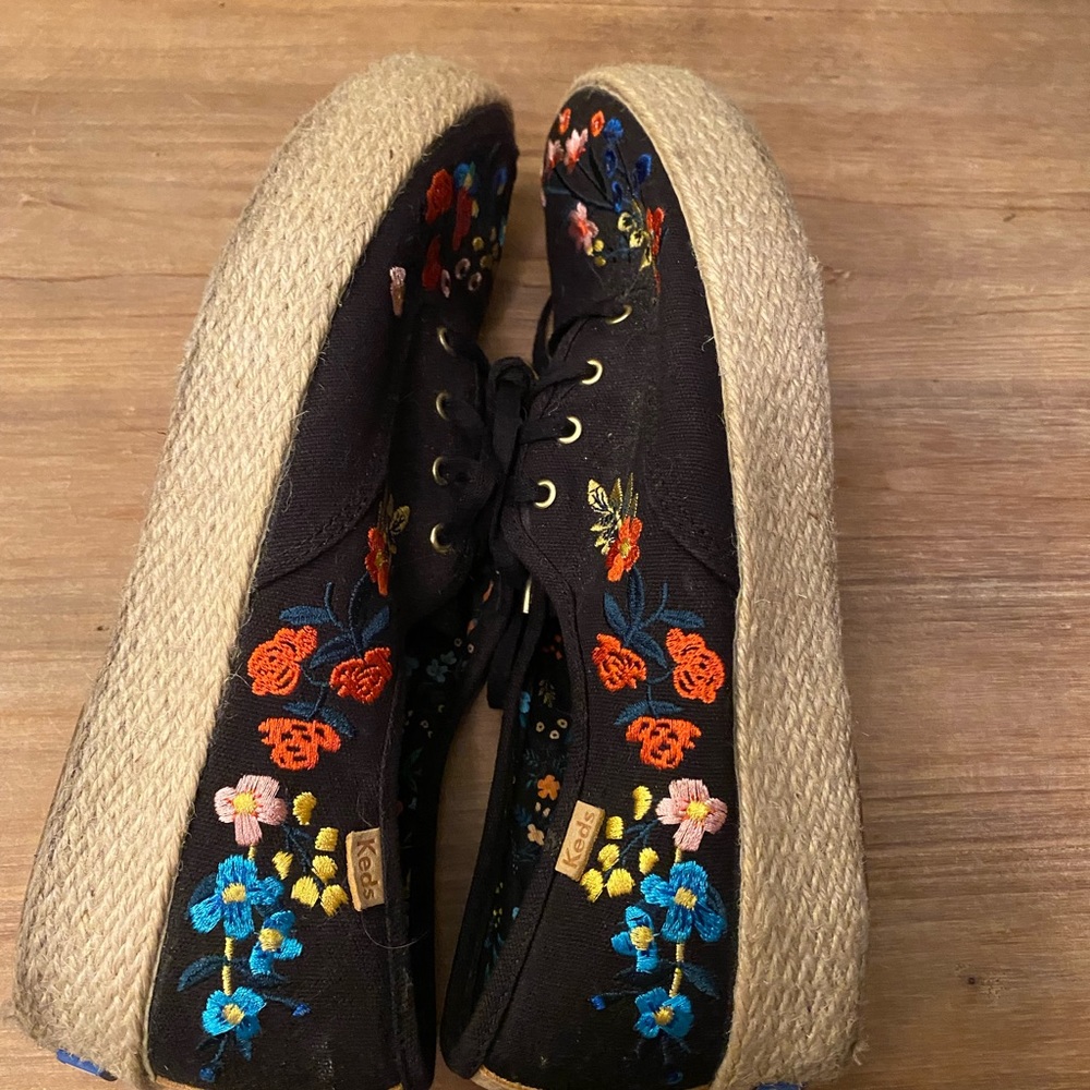 Beautiful embroidered rifle paper Keds